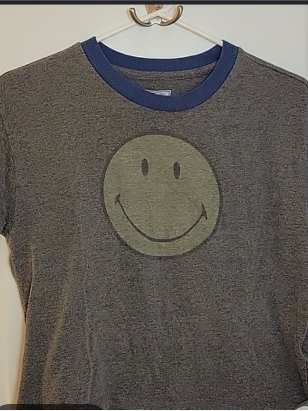 Short Sleeve Smile Graphic Tee - Gray with Blue Trim
